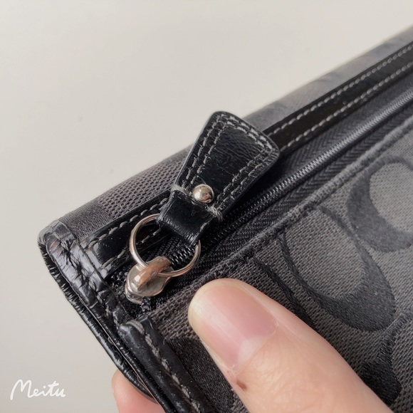 COACH Wallet Black Buckle Trifold - Picture 8 of 11